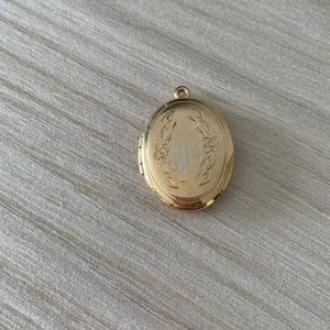 Gold Locket with no chain